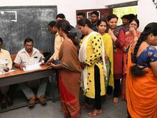 వేల సంఖ్యలో ఓట్లు వృధా..! చదువుకున్నోళ్ల కంటే నిరక్షరాస్యులే బెటరా?