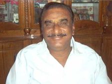 ఏడో వికెట్ డౌన్, కేసీఆర్‌ను కలిసిన కొత్తగూడెం కాంగ్రెస్ ఎమ్మెల్యే: 19 నుంచి 11 తగ్గిన కాంగ్రెస్ బలం