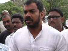 `జగన్ ఒక్క కనుసైగ చేస్తే చాలు! ఎవ్వరూ మిగలరు: ప్రాణాలు ఇవ్వడానికి సిద్ధం వైసీపీ ఎమ్మెల్యే కామెంట్స్ 