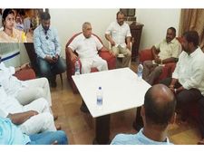 ఆళ్ల‌గ‌డ్డ‌లో అఖిల‌కు షాక్ : ఏక‌మైన గంగుల కుటుంబం : వైసిపికి మ‌ద్ద‌తంటూ ప్ర‌క‌ట‌న‌..!