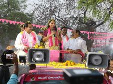 త‌న‌ను ఎదుర్కొన‌డానికి ఒక్క‌టైన  బీజేపి, కాంగ్రెస్..! ఆకాశం బ‌ద్ద‌లైనా త‌న‌ను ఓడించ‌లేర‌న్న క‌విత‌..