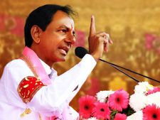 16 సీట్లు గెలిపించండి : దేశ రాజకీయ గమనాన్ని మారుస్తా, ఓరుగల్లు గడ్డపై కేసీఆర్