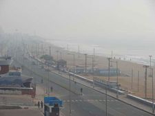 ఆర్కే బీచ్ లో విగ్రహాల తొలగింపుపై నిరసన .. మళ్ళీ విగ్రహాలు ఏర్పాటు చెయ్యాలన్న సినీ దర్శకుల సంఘం 