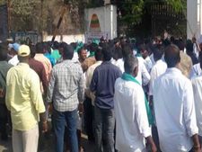 ఇదెక్కడి రాజ్యం.. 1500 కుటుంబాలకు సాంఘిక బహిష్కరణ..!