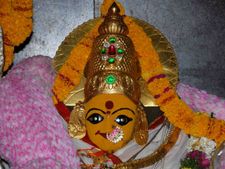  వివాదంలో మళ్లీ బాసర ఆలయం.. అమ్మవారి కిరీటంలో వజ్రం మాయం