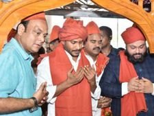 క‌డ‌ప పెద్ద ద‌ర్గాలో ప్రార్థ‌న‌లు: కాషాయ త‌ల‌పాగాతో వైఎస్ జ‌గ‌న్‌