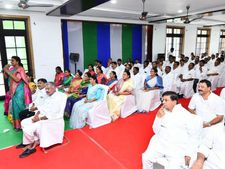 ఆ పదవి వద్దు బాబోయ్..! స్పీకర్ పదవి అనగానే రన్ రాజా రన్  అంటున్న వైసీపి ఎమ్మెల్యేలు..!! 