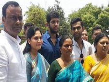 మీ ఆడబిడ్డగా ఆశీర్వదించండి.. ప్రజాపక్షమే మా ఇజం : కోమటిరెడ్డి లక్ష్మి