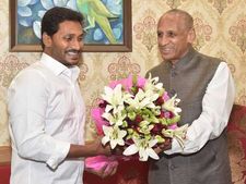 ఏపీ ఇలాకాలో గవర్నర్‌తో జగన్ భేటీ