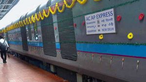 ఏపీ ఎక్స్‌ప్రెస్ మ‌రో ట్రాజెడీని మిగిలిస్తుందా?  ఢిల్లీ దాకా వెళ్లాలంటే ప్రాణాలు ఉగ్గ‌బ‌ట్టుకోవాల్సి