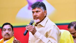 ఆ నేత‌లు ఇక చంద్ర‌బాబుకు దూర‌మేనా: స‌మావేశానికి కాపు నేత‌ల దూరం: వారి వెనుక ఉన్న‌దెవ‌రు...!