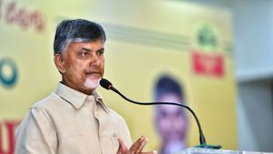 కూలుస్తారా..కూల్చ‌మంటారా: చ‌ంద్ర‌బాబు-లింగ‌మ‌నేని నివాసమే నెక్స్ట్‌:  షోకాజ్ నోటీసులు..!