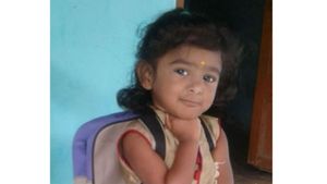 తల్లి నిర్లక్ష్యం, తండ్రి ఏమరుపాటు .. చిన్నారి మృతి
