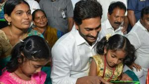 జగన్ మామ! చిన్నారులను ఒడిలో కూర్చోబెట్టుకొని అక్షరాలు దిద్దించారు.. (వీడియో)