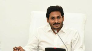 వైయ‌స్ అనుమ‌తిస్తే..జ‌గ‌న్ కూల్చేస్తున్నారు: క‌క్ష్య సాధింపు చ‌ర్య‌లే.. టీడీపీ నేత‌ల ఫైర్‌..!