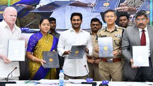 రెండో రోజు కొనసాగుతున్న కలెక్టర్ల సదస్సు..! కాల్ మనీ, బెల్ట్ షాపులపై ఉక్కుపాదం మోపాలన్న సీఎం..!! 