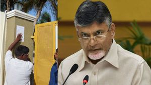 వెంటాడుతున్న జ‌గ‌న్‌: చ‌ంద్రబాబు ఇంటి గోడ‌లపై నోటీసులు..ఖాళీ చేయండి: బాబు రివ‌ర్స్ ప్లాన్..!