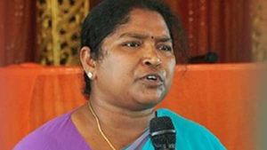 కాంగ్రెస్ కు సీతక్క షాక్ ఇస్తారా ..? రేవంత్ వర్గంగా కాంగ్రెస్ లోనే ఉంటారా ? 