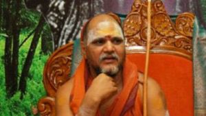 స్వరూపానంద అబద్దం చెప్పారా..?  వివాదంలో జగన్ , కేసీఆర్ గురువు! 