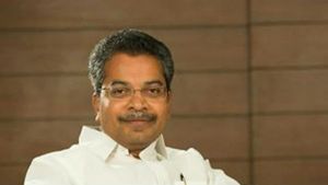 కృష్ణా జిల్లా రాజకీయాల్లో  మళ్లీ నవ 