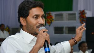 వచ్చే ఉగాదికి 25 లక్షల ఇళ్ల నిర్మాణం..! అర్హులైన ప్రతి ఒక్కరికీ ఇస్తామన్న జగన్..!! 
