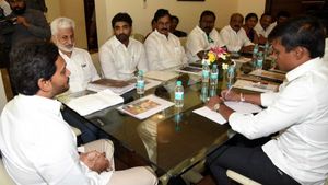 ప్ర‌త్యేక హోదా పై ఇలా: బీజేపీతో సంబంధాల పైనా జ‌గ‌న్ స్ప‌ష్ట‌త :  వైసీపీ ఎంపీల‌తో సబ్ క‌మిటీలు ..!