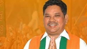 టీఆర్ఎస్ నేతల బాటలో బీజేపీ ఎంపీ..! అధికారులొస్తే కొట్టండి.. 