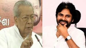 గవర్నర్ తో పవన్ కల్యాణ్ భేటీ
