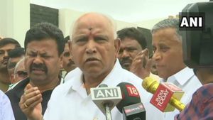  మెజారిటీ లేని సీఎం రాజీనామా చెయ్యాలి, భ్రమలో ఉన్నారా ? మాజీ సీఎం, రెబల్ ఎమ్మెల్యేలు !