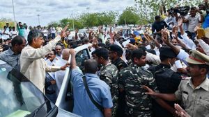 టీడిపి కార్యక్తల జోలికొస్తే సహించేది లేదు..! అనంతపురంలో బాబు హెచ్చరికలు..!! 