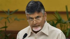 ప్రజల కష్టాలు వినరా.. సీఎం ఇంటి దగ్గర 144 సెక్షన్ ఎందుకు.. చంద్రబాబు ట్వీట్ల యుద్దం