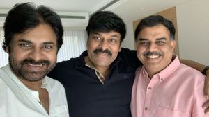 అవును.. ఆ ముగ్గురూ కలుసుకున్నారు.. ఏపి కి కాపు కాసినట్టేనా.. చిరంజీవి మర్మం, మతలబు  ఏంటి ? 