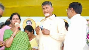 చంద్రబాబే నేటికీ మా సీఎం .. అందుకే సీఎం చంద్రబాబు అనే సంబోధిస్తున్నా అన్న గల్లా అరుణ 