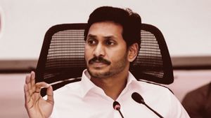 ఏపీలో నలుగురు మంత్రులు ఔట్..? అవినీతి ఆరోపణలు రావడంతో చెక్ పెడుతున్న సీఎం..!! 