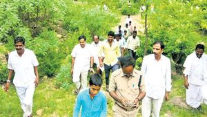 చిరుతపులి జాడను వెతుక్కుంటూ.. అడవిలోకి వెళ్లిన ఎమ్మెల్సీ..!