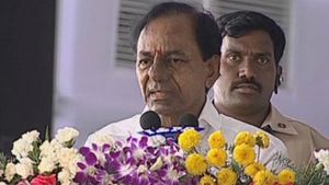 చిననాటి దోస్తులు, గ్రామ ప్రజలు.. ఆత్మీయ కలయిక.. జన్మభూమిలో కేసీఆర్ సందడి 