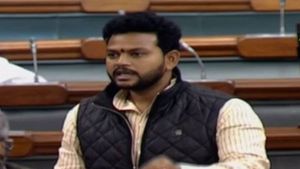 ఏపీ రైల్వే కేటాయింపులపై కేంద్రాన్ని నిలదీసిన ఎంపీ .. ప్రజలు ఆవును కోరితే  ఎద్దును ఇస్తారా అని ఫైర్ 