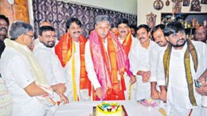 సీఎం మ‌నోడే..తిరుమ‌ల మ‌న‌దే: జ‌గ‌న్ బాబాయ్ బ‌ర్త్‌డే వేడుక‌లు: నిబంధనలు బేఖాత‌ర్‌..!