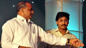 ఏపీ సీఎం వినూత్న అడుగులు..! వైయస్ జయంతి సందర్బంగా రైతు దినోత్సవం..!! 