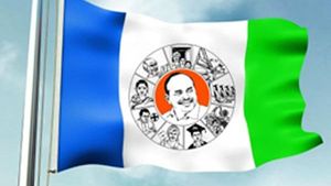 ప‌డ‌గ విప్పుతున్న బెజ‌వాడ క‌క్ష్య‌లు: వైసీపీలో ఉన్నాన‌నే కార‌ణంతో: అదుపులో కీల‌క వ్య‌క్తులు..!