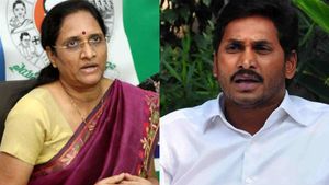 జగన్ సామాజిక లెక్కలు: పదవుల పంపకంలో ఛాన్స్ కొట్టేసిన వాసిరెడ్డి పద్మ