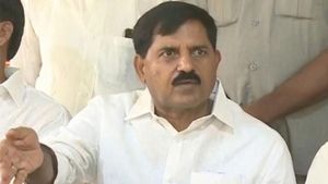 బీజేపీలోకి మాజీ మంత్రి ఆది: టార్గెట్ వైసీపీ..రెడ్డి నేతలకు వల : చంద్రబాబు కాదు..జగన్ పైనే ఫోకస్..!!