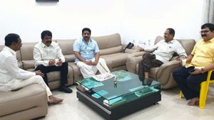 బుద్దా చెబితే బోండా వింటారా : చంద్రబాబు దూతగా పార్టీ మార్పుపై చర్చలు : ఉమా జంపింగ్ రూటు మారిందా..!!