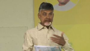 అమరావతిని ముంచేందుకే..వరదలు సృష్టించారు : ఇది ప్రభుత్వ వైపరీత్యమే : చంద్రబాబు ఫైర్..!!