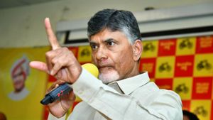 వైసీపీ శ్రేణుల దాడులకు  భయపడి  ఊళ్ళు వదిలి వెళ్ళాలా ?  ఆక్రోశం వెళ్ళగక్కిన  చంద్రబాబు 