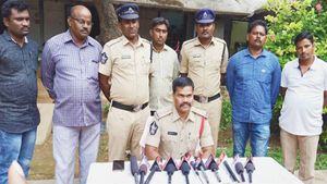 క్రికెట్ బెట్టింగుతో బ్యాంకుకు కన్నం.. ఉద్యోగి దొంగలా మారిన వైనం..!