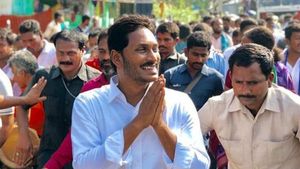దొనకొండకు సీఎం జగన్ కు లింకు ఏంటి : రాజధానిగా ఆ పేరు ప్రచారం వెనుక..ఇదీ అసలు రాజకీయం..!!