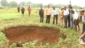  కడప జిల్లాలో ఏం జరుగుతోంది? వర్షాలతో వింత పరిస్థితులు: కుంగుతున్న భూమి