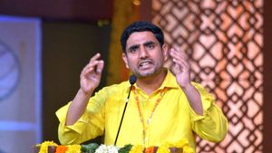 రాష్ట్రమంతా 144 సెక్షన్ అమలు చేస్తున్నారుగా ... విద్యార్థులపట్ల ఇంత కర్కశమా ... లోకేష్ ఫైర్  