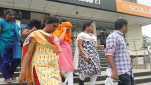 నెల్లూరుకు పాకిన మెట్రో స్టైల్.. స్పా ముసుగులో వ్యభిచారం..!